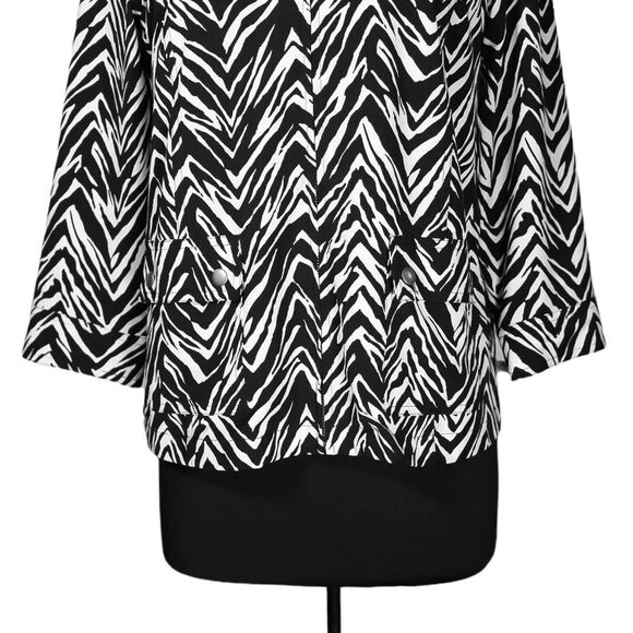 Chico's Zenergy Women's Jacket Black White Zebra Print Full Zip Stretch 1 US M/8 - Picture 6 of 9
